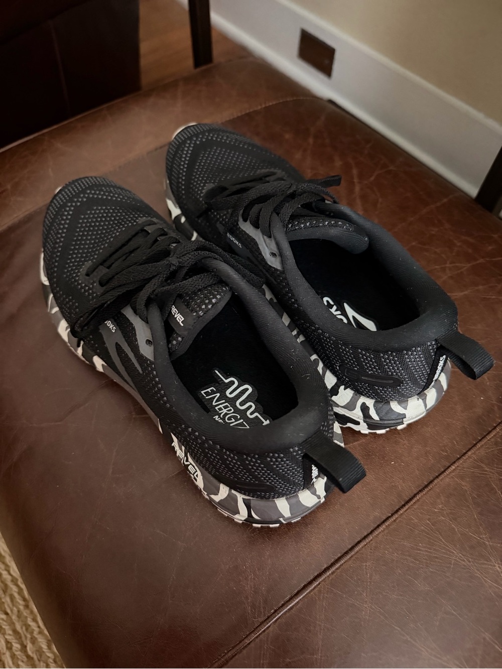 Brooks Women’s Revel 6 Running Shoe in Color: Black/Luna Rock. EUC. Worn twice. - Picture 5 of 7